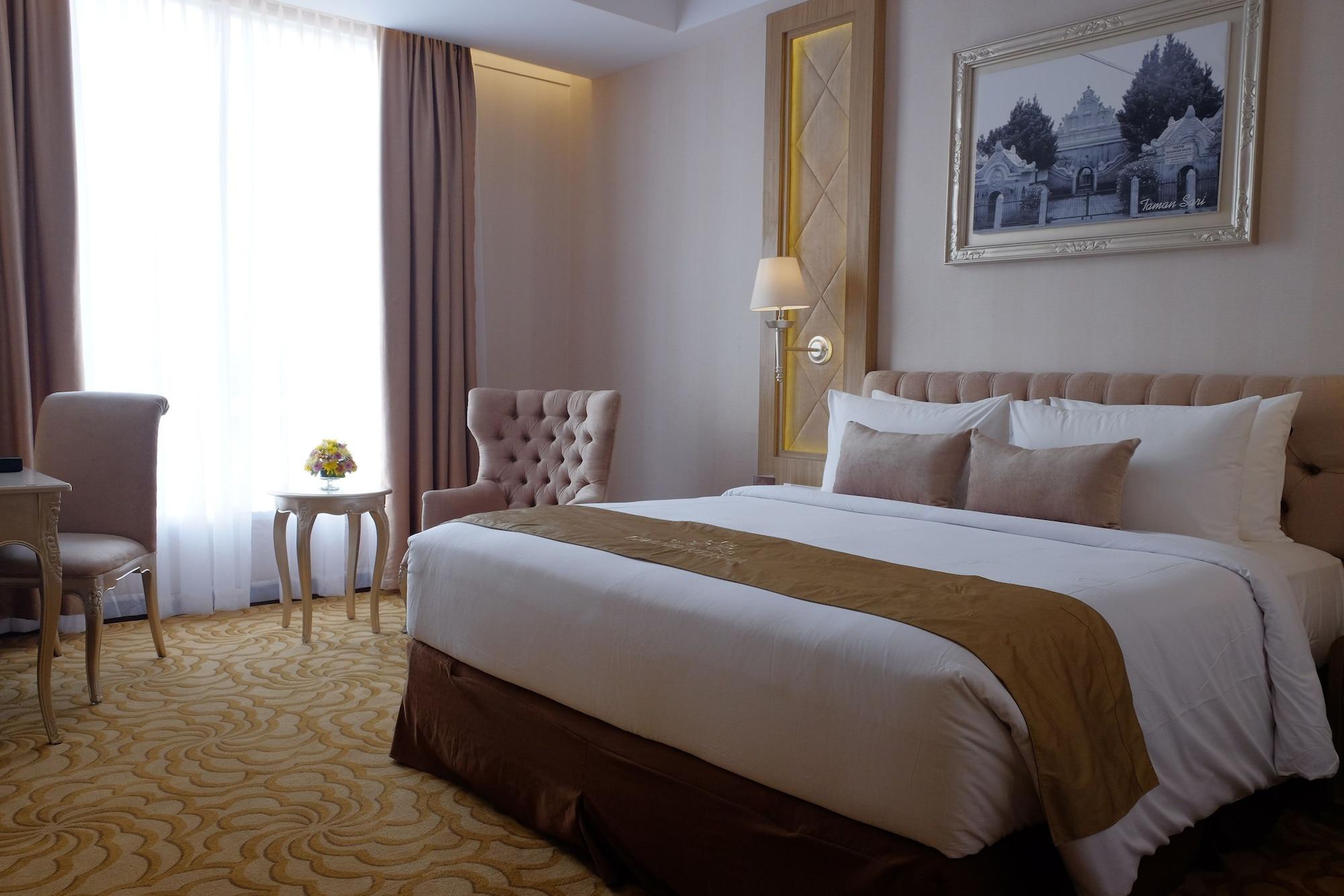 Отель Grand Keisha Yogyakarta Kejayan Экстерьер фото