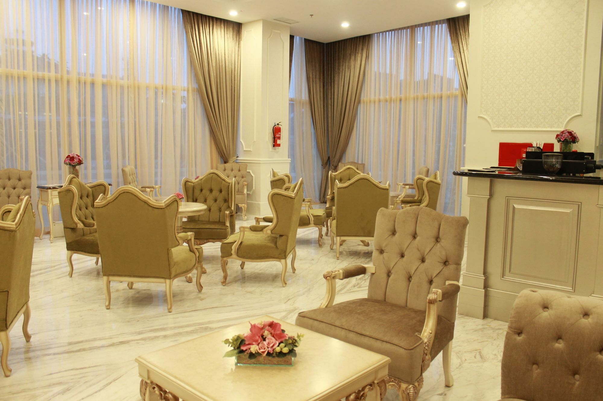 Отель Grand Keisha Yogyakarta Kejayan Экстерьер фото